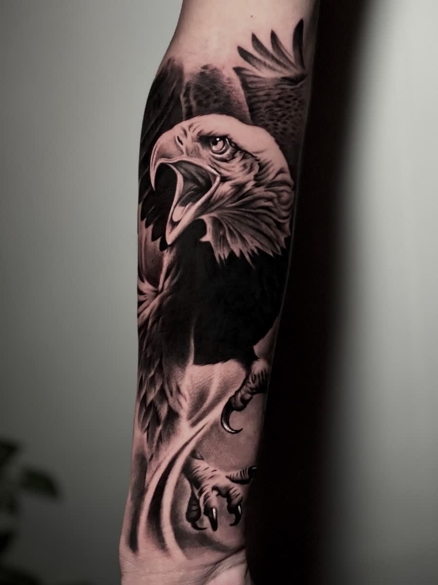 Tatuaje Blackwork, Realismo por Bryan en Utopía Tattoo Barcelona