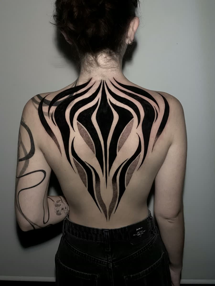 Tatuaje Blackwork, Darkwork por Daniel Moreno en Utopía Tattoo Barcelona
