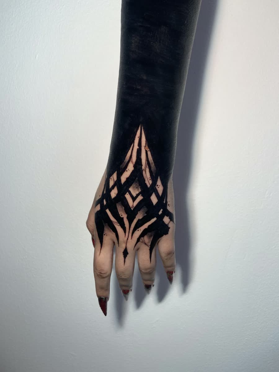 Tatuaje Blackwork, Darkwork por Daniel Moreno en Utopía Tattoo Barcelona