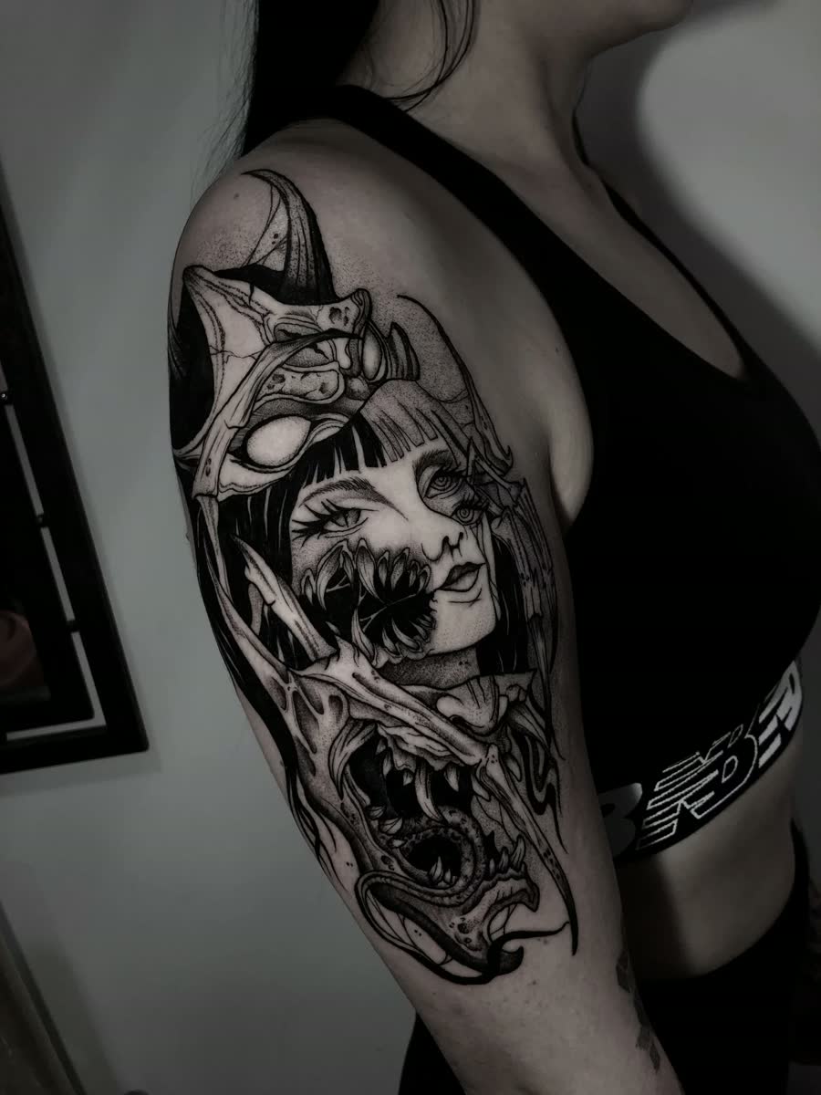 Tatuaje Blackwork, Darkwork por Daniel Moreno en Utopía Tattoo Barcelona