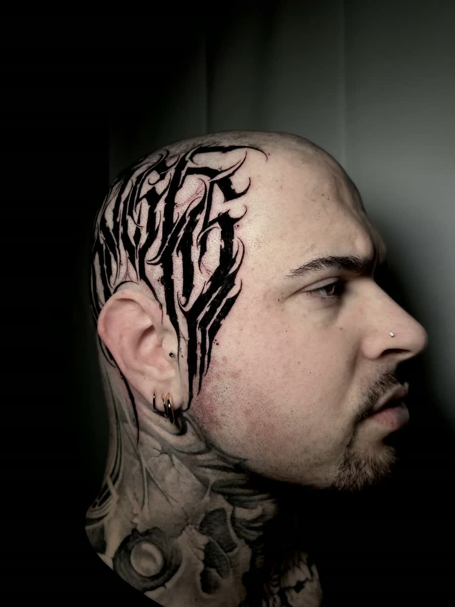 Tatuaje Blackwork, Darkwork por Daniel Moreno en Utopía Tattoo Barcelona