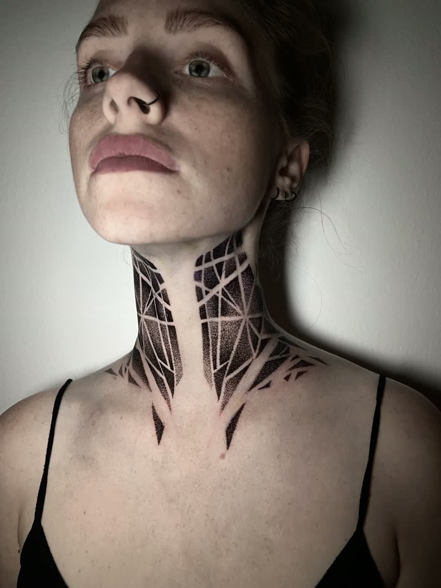 Tatuaje Blackwork, Darkwork por Daniel Moreno en Utopía Tattoo Barcelona