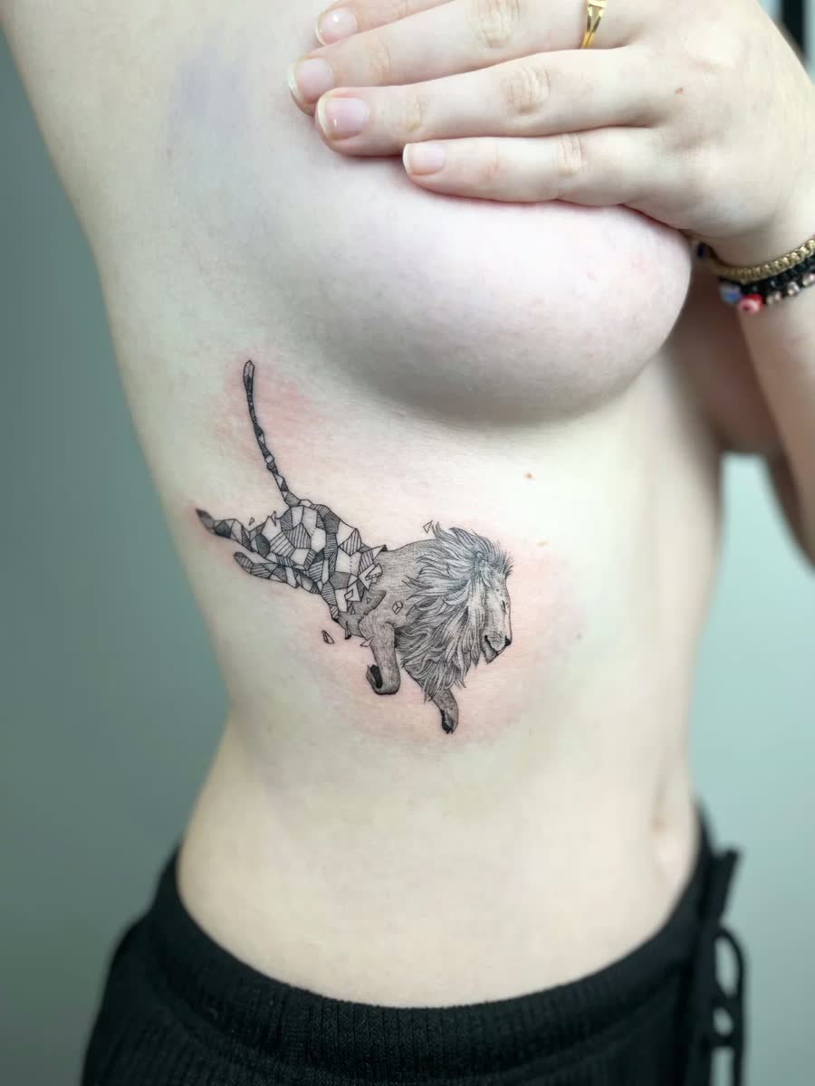 Tatuaje Ornamental, Covers, Fine line por FPerez en Utopía Tattoo Barcelona