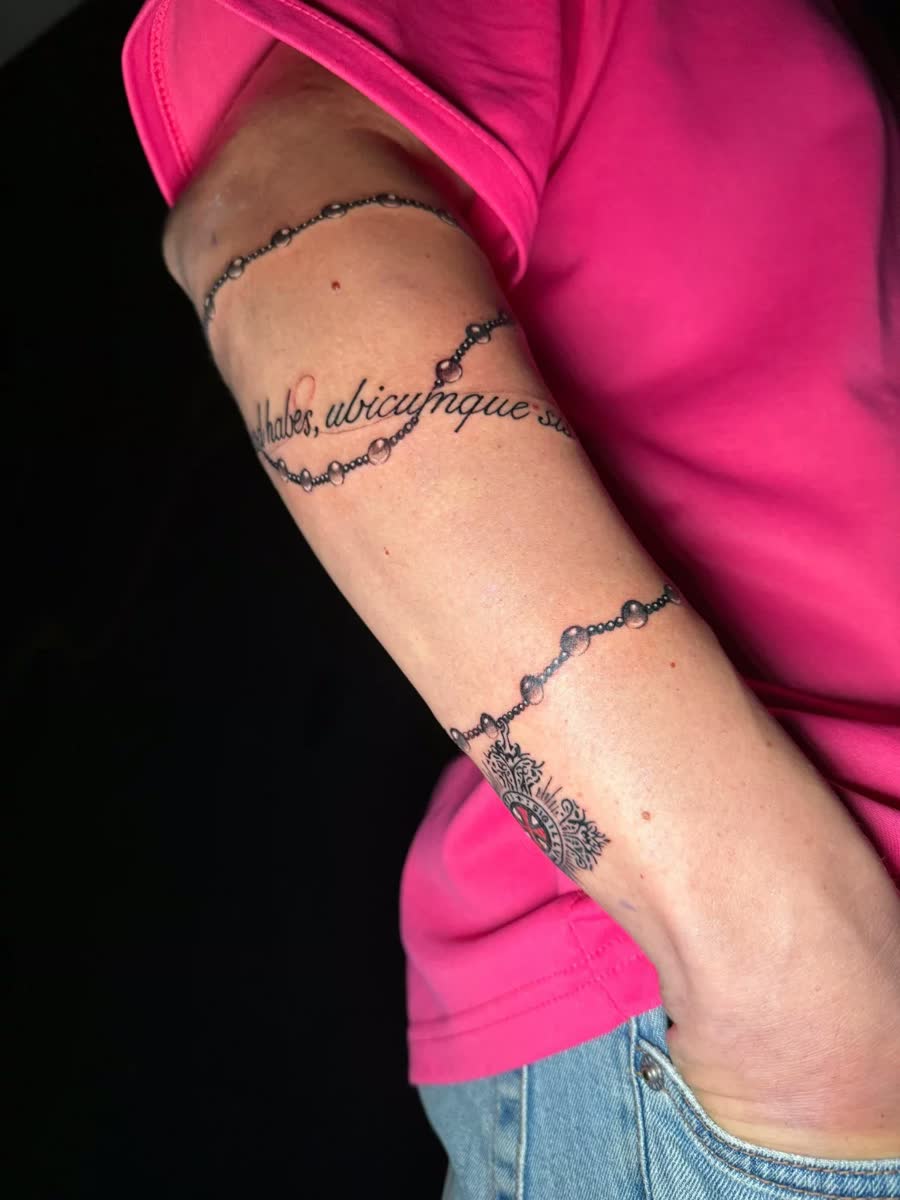 Tatuaje Tattoo & Piercing, Fine line, Lettering por Laura Andrea en Utopía Tattoo Barcelona