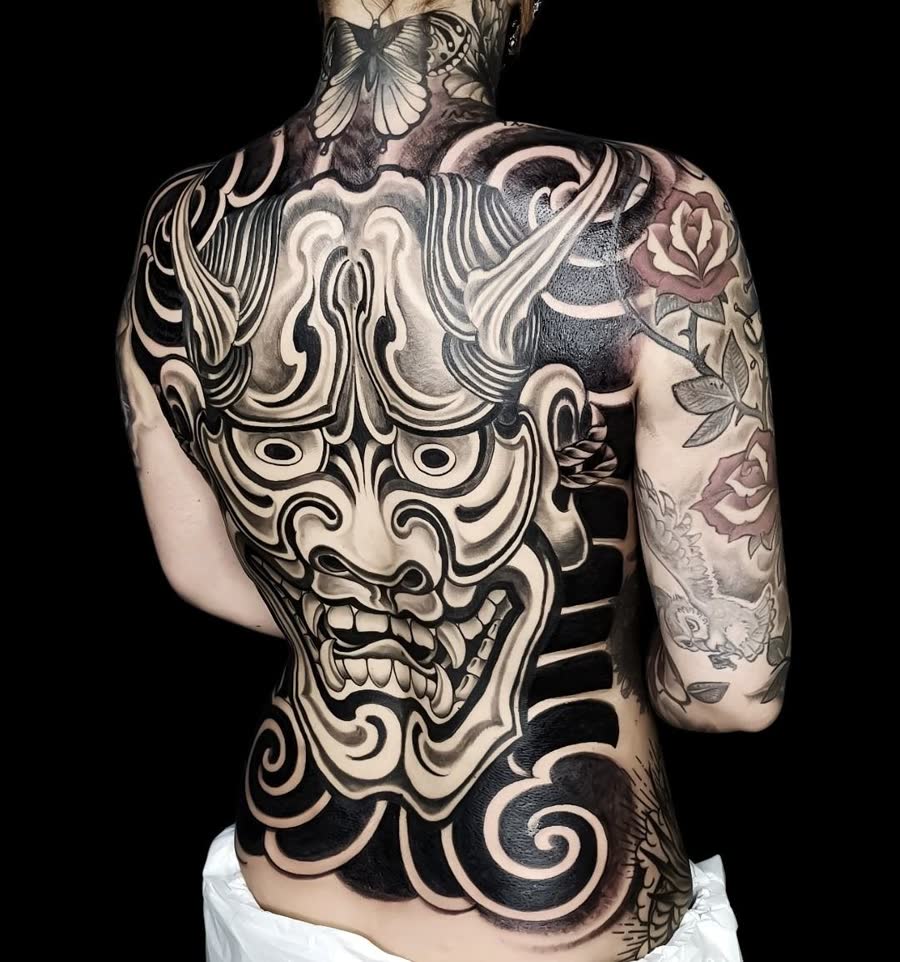 Tatuaje Ornamental, Freehand por Pablo en Utopía Tattoo Barcelona