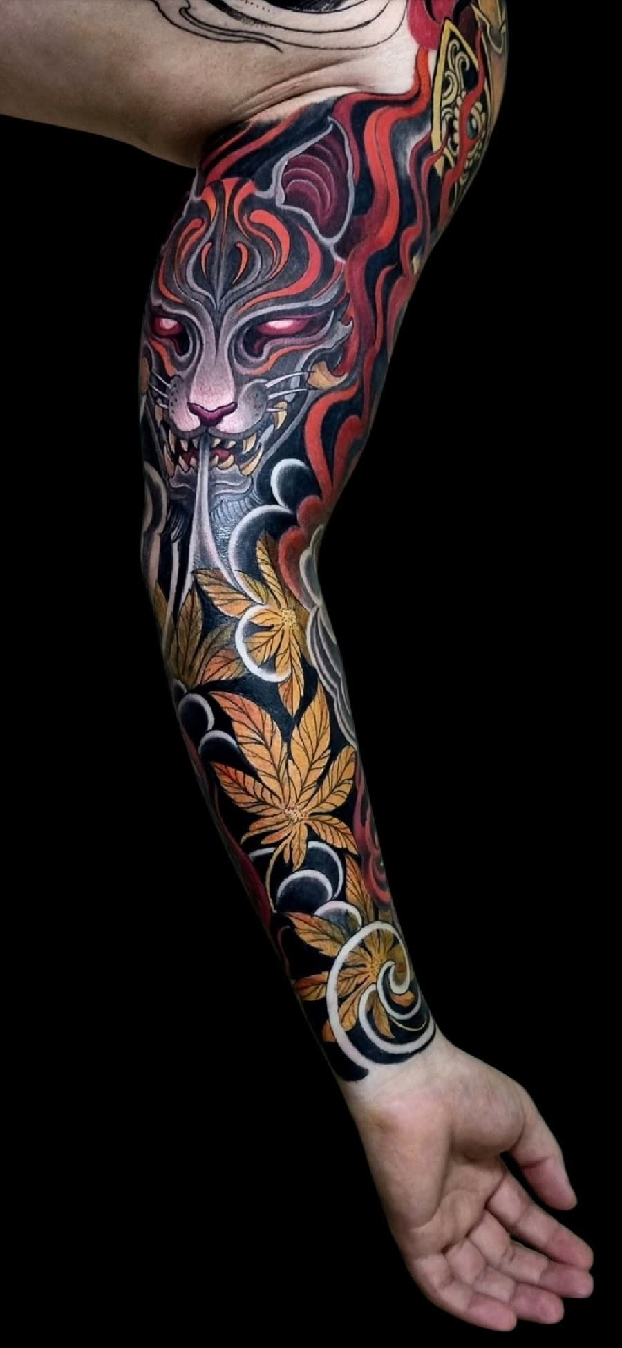 Tatuaje Ornamental, Freehand por Pablo en Utopía Tattoo Barcelona